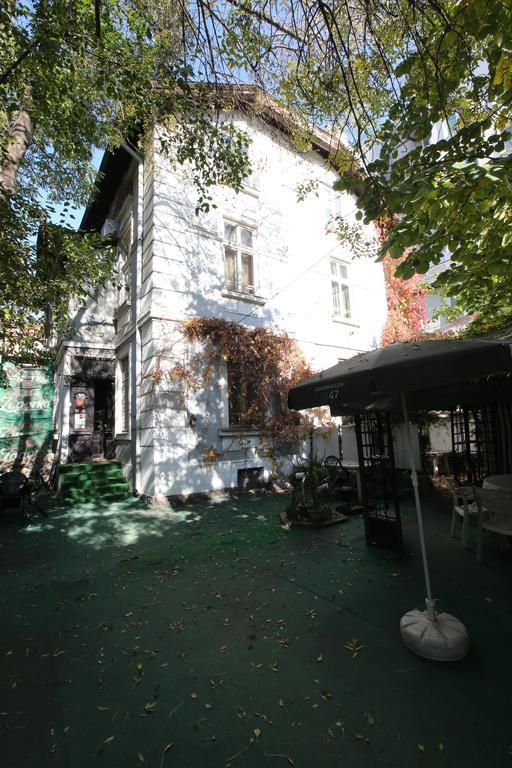 & Restaurant The House