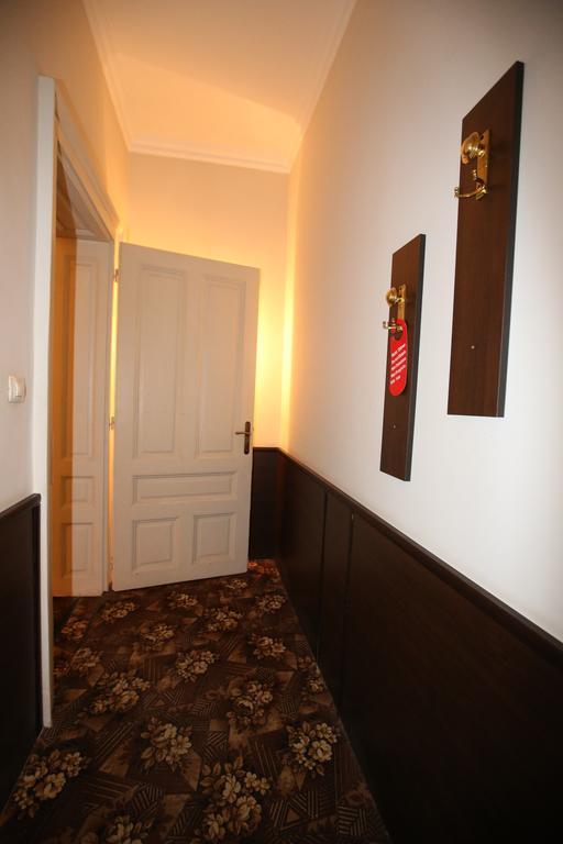 & Restaurant The House 2* Sofia
