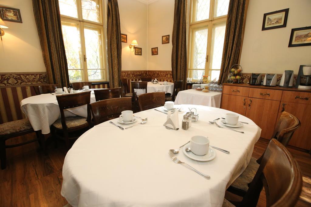 & Restaurant The House Hotel