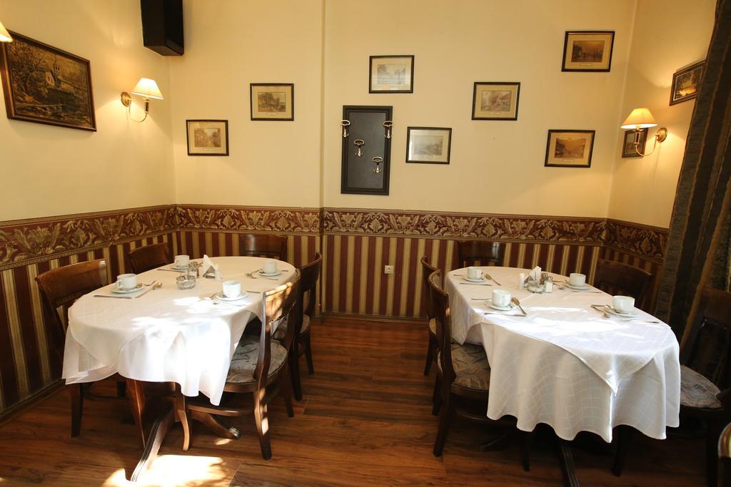 & Restaurant The House